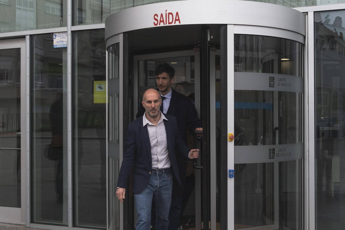 El alcalde de Ourense, Gonzalo Jácome, y su abogado, Luis Manuel Salgado, tras la declaración del regidor, el pasado febrero.