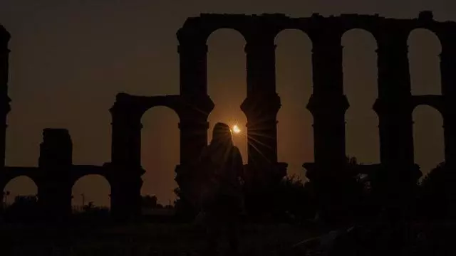 Vídeo | El eclipse solar deslumbra Mérida desde el acueducto de los Milagros