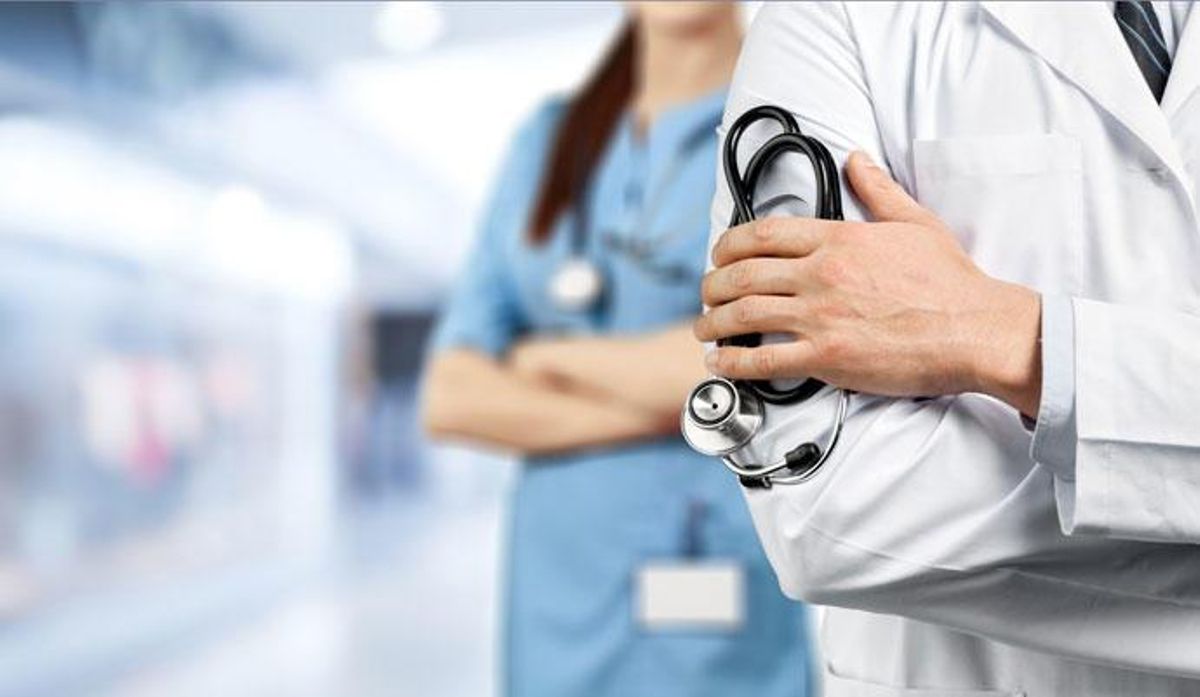 Médico o psicólogo, profesiones con futuro