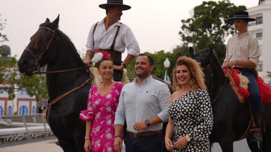 El parque José Ramírez Cerdá abarrotado de público en el primer día de la Feria de Abril Ciudad de Arrecife