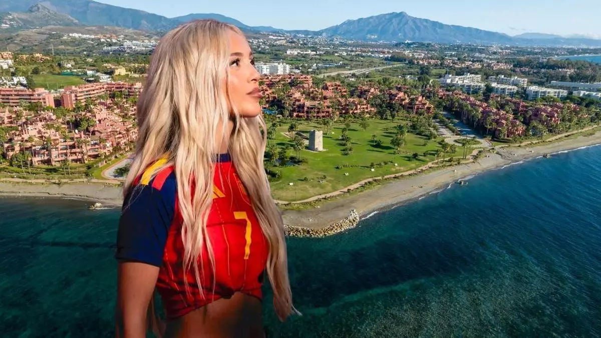 El refugio de Ana Mena (29) desde Málaga pa'l mundo, con huerto propio y en una de las ciudades con más encanto de la Costa del Sol: "Paso muy poco por mi pueblo y hay un hobby que comparto con mi padre"