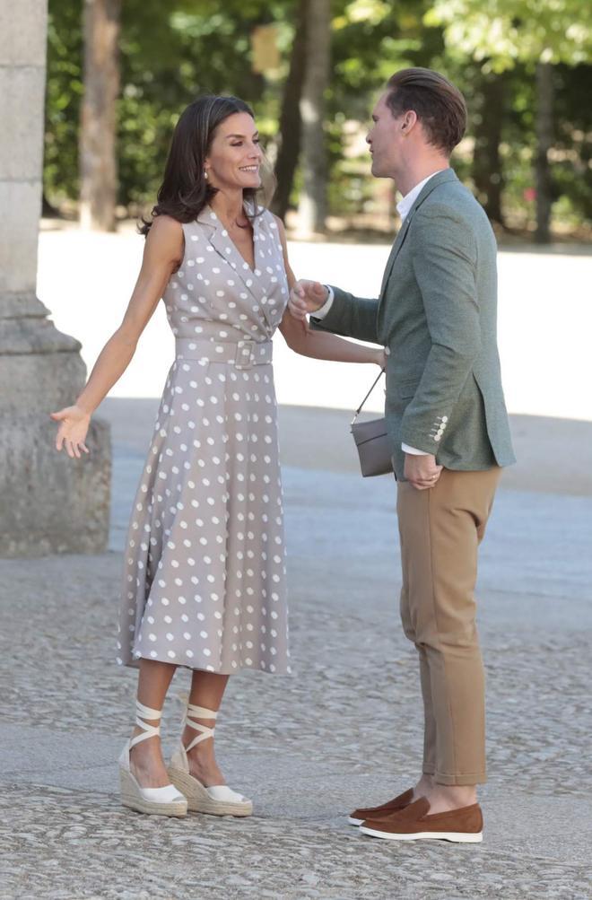 La reina Letizia recibe a Gauthier Destenay, marido del primer ministro de Luxemburgo, en el Palacio Real de La Granja de San Ildefonso