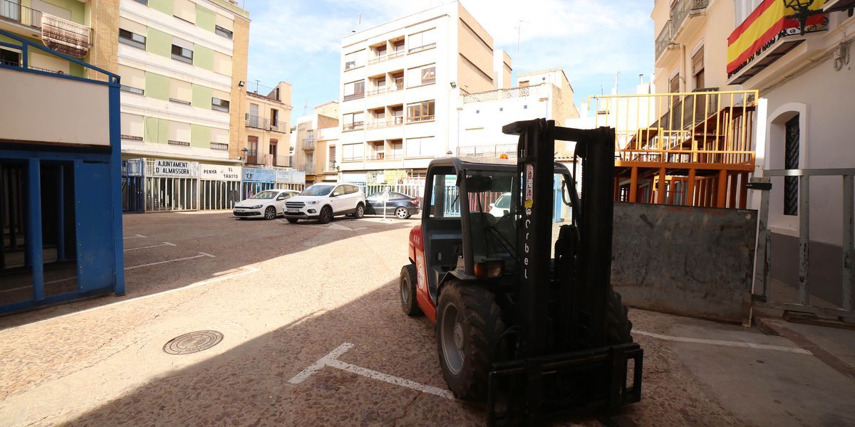 Almassora monta los cadafals para los 'bous al carrer'