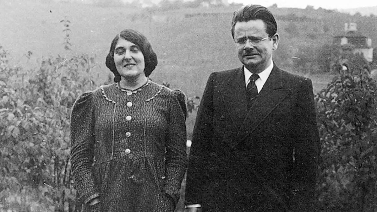 Elias Canetti y su esposa, Veza, en 1937.