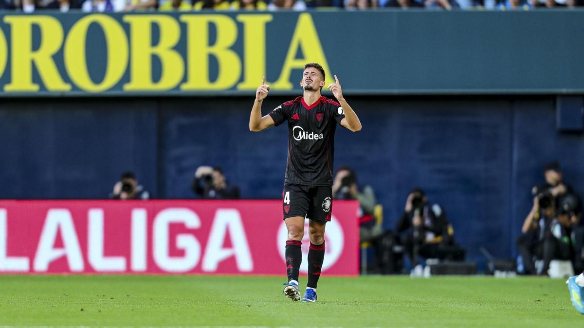 Kike Salas celebra el gol del Sevilla en el encuentro ante el Villarreal