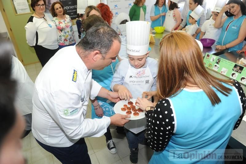 El chef Ángel León imparte en Murcia un taller de cocina para niños con autismo