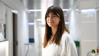 Laura Navarro, neuróloga: "El mayor reto de la esclerosis múltiple es frenar la discapacidad"