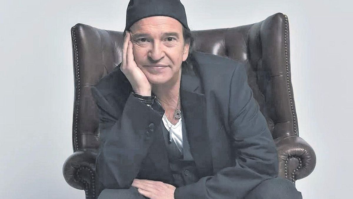 El cantant de Los Secretos, Álvaro Urquijo, parla de la nova gira de concerts del grup / MARTA PICH