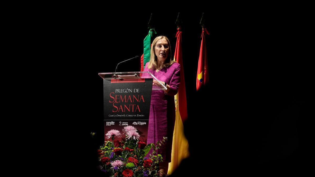Ana Pastor, pregonera de la Pasión en el Club de La Opinión: "Cuando llega la Semana Santa, Zamora cambia"
