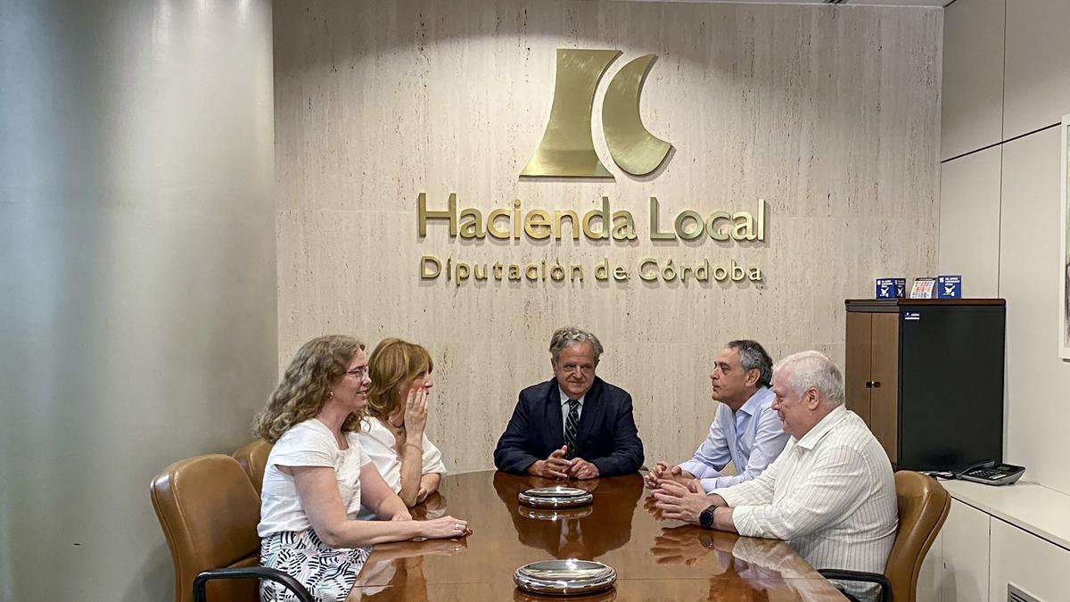 Imagen de la visita de Salvador Fuentes al ICHL.