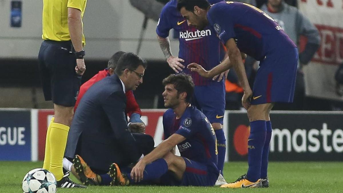 Momento en el que Sergi Roberto se lesionó contra el Olympiacos. Estará cinco semanas alejado de los terrenos de juego