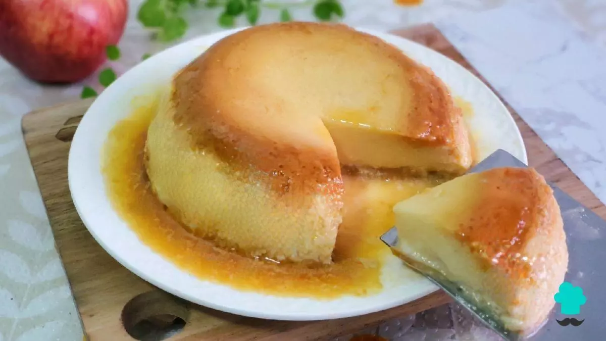 Flan de manzana y yogur: queda suave, cremoso y lleva muy pocos ingredientes