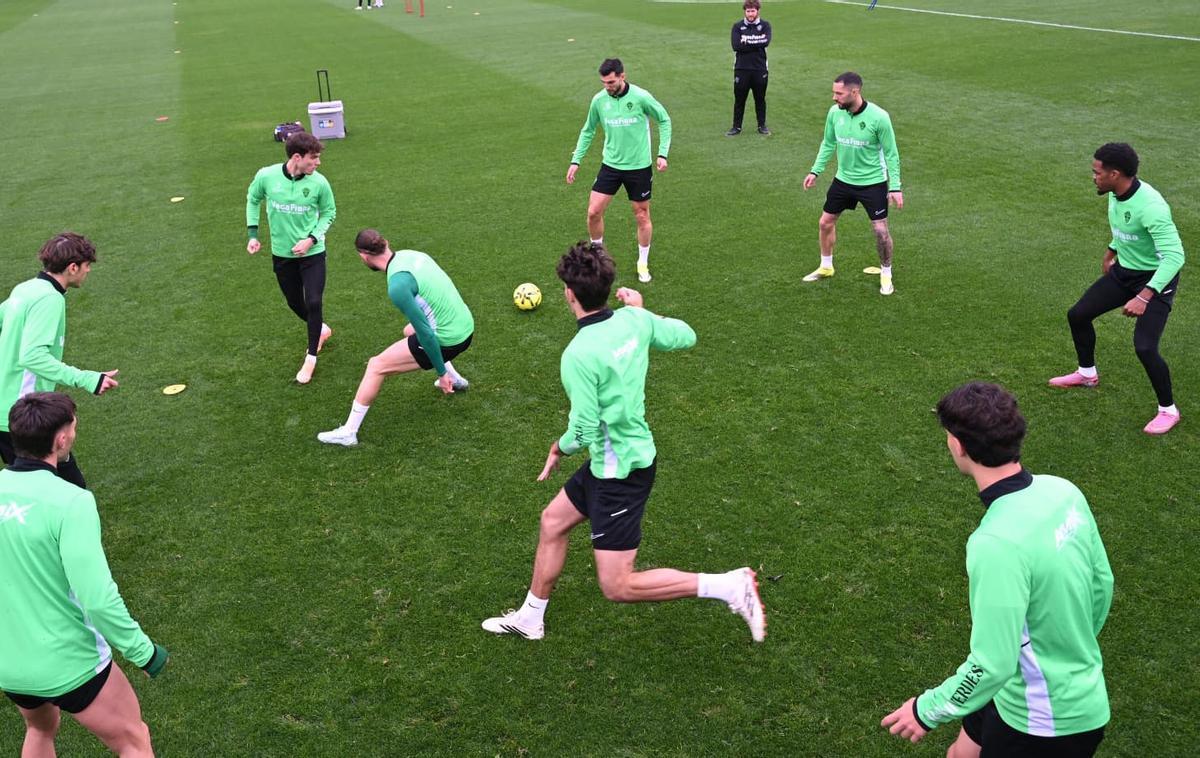 Entrenamiento del Elche previo al partido contra el Real Madrid