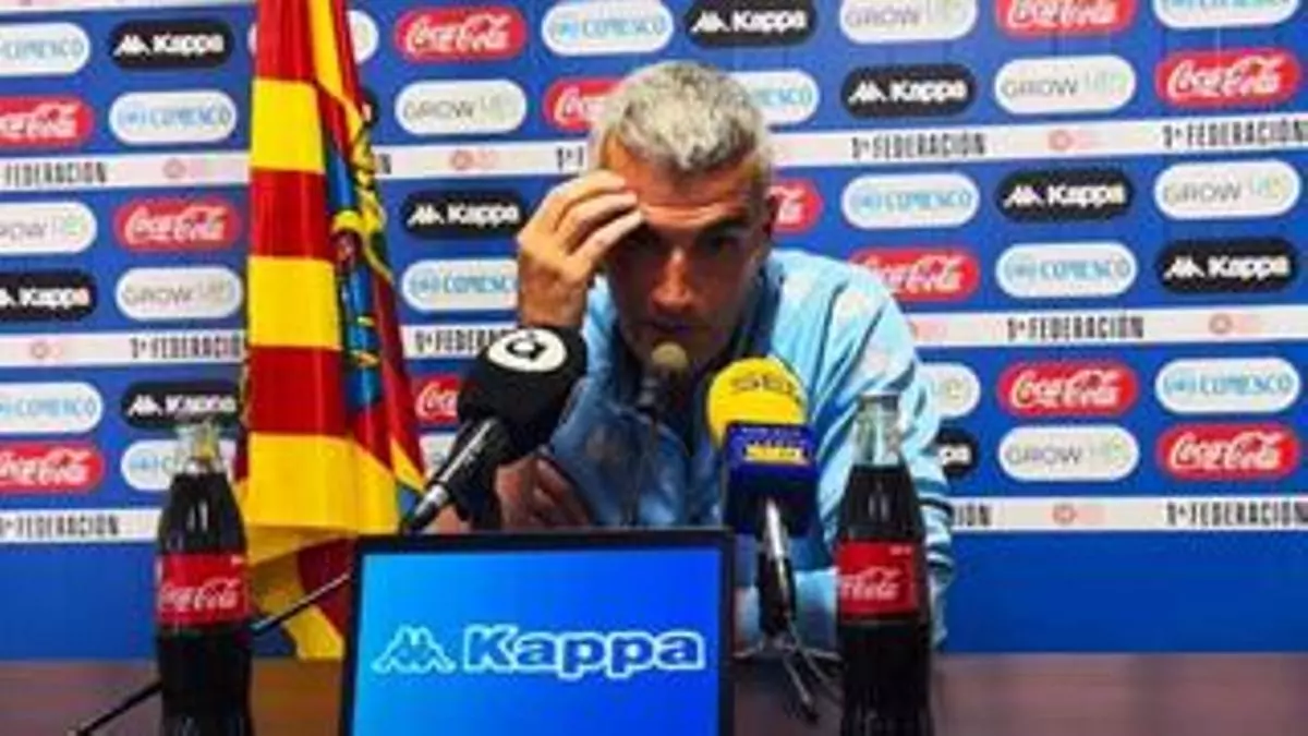 Parras, sobre la polémica Alcoyano-La Nucía: "No me posiciono, aquí solo soy el entrenador"