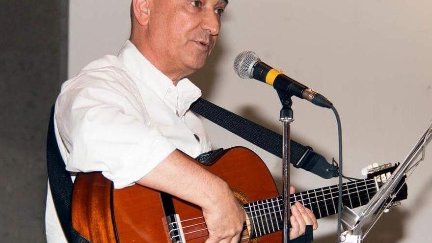 Luis Fajardo en uno de sus conciertos.