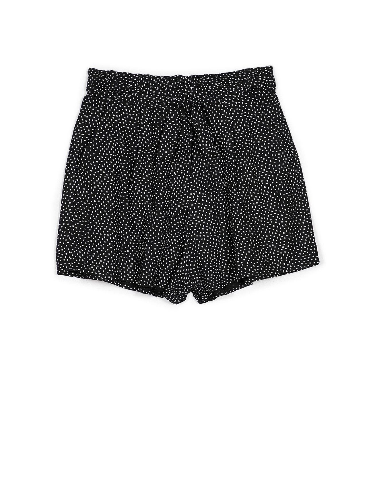 Larga vida al short (más allá del denim): Short fluido estampado, de Stradivarius (9,95 euros).