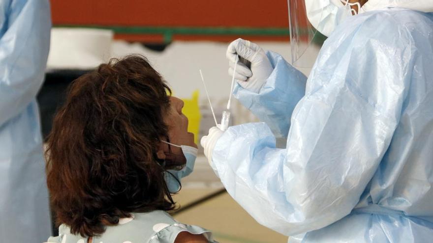 Catalunya suma 884 nous casos confirmats per PCR i 20 morts
