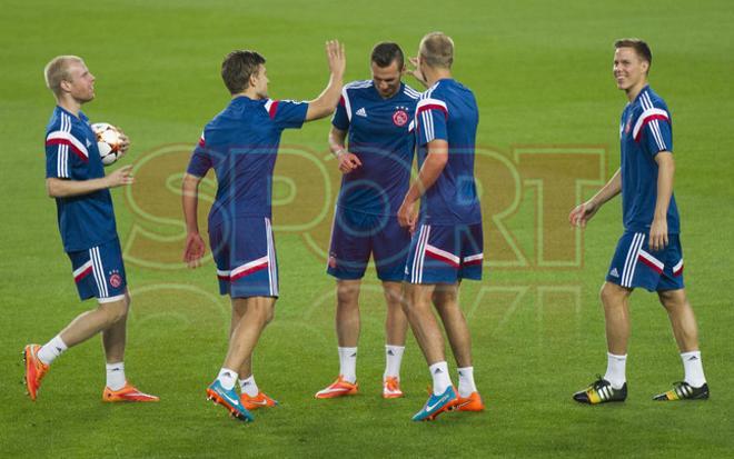 El Ajax prepara el partido en el Camp Nou