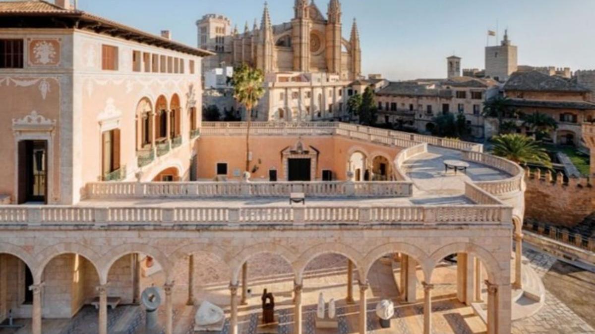 Im Vordergrund der Palau March in Palma mit seiner Galerie, dahinter die Kathedrale und rechts der Almudaina-Palast.  | FOTOS: FUNDACIÓN MARCH