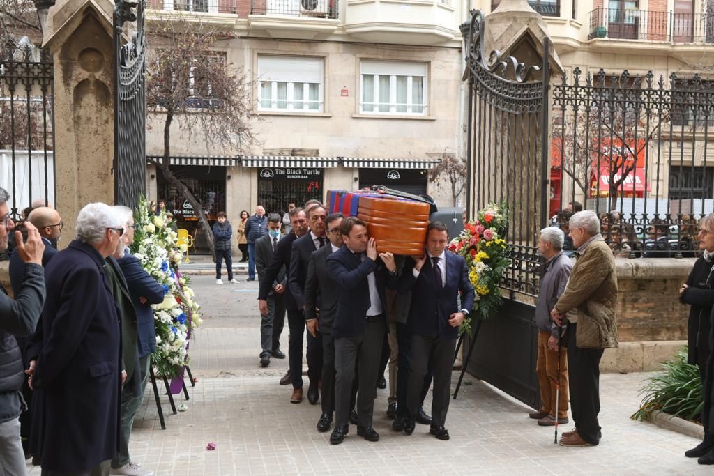 Las imágenes del entierro del padre del presidente del Levante, Pedro Catalán