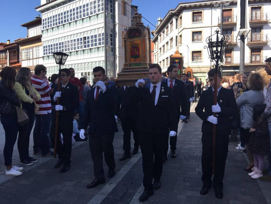 Llanes se llena para coronar a la Virgen de Guía