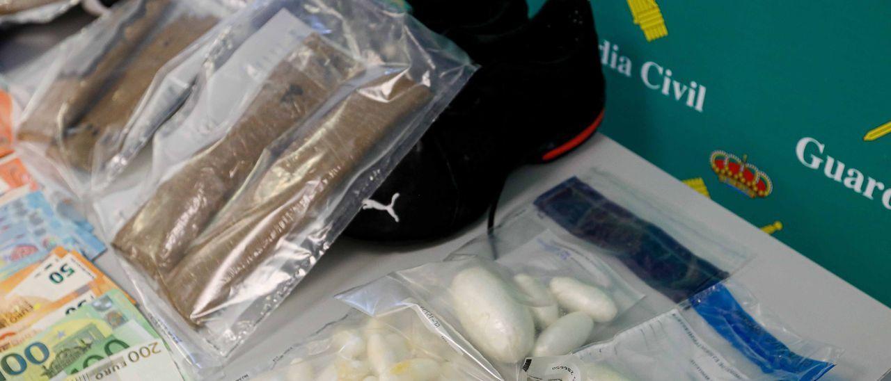 La Guardia Civil intercepta 16 kilos de cocaína en Ibiza en dos incautaciones.