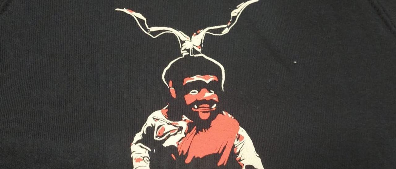 Der dimoni von Manacor auf einem T-Shirt von &quot;Sa Botigueta del dimoni&quot;.