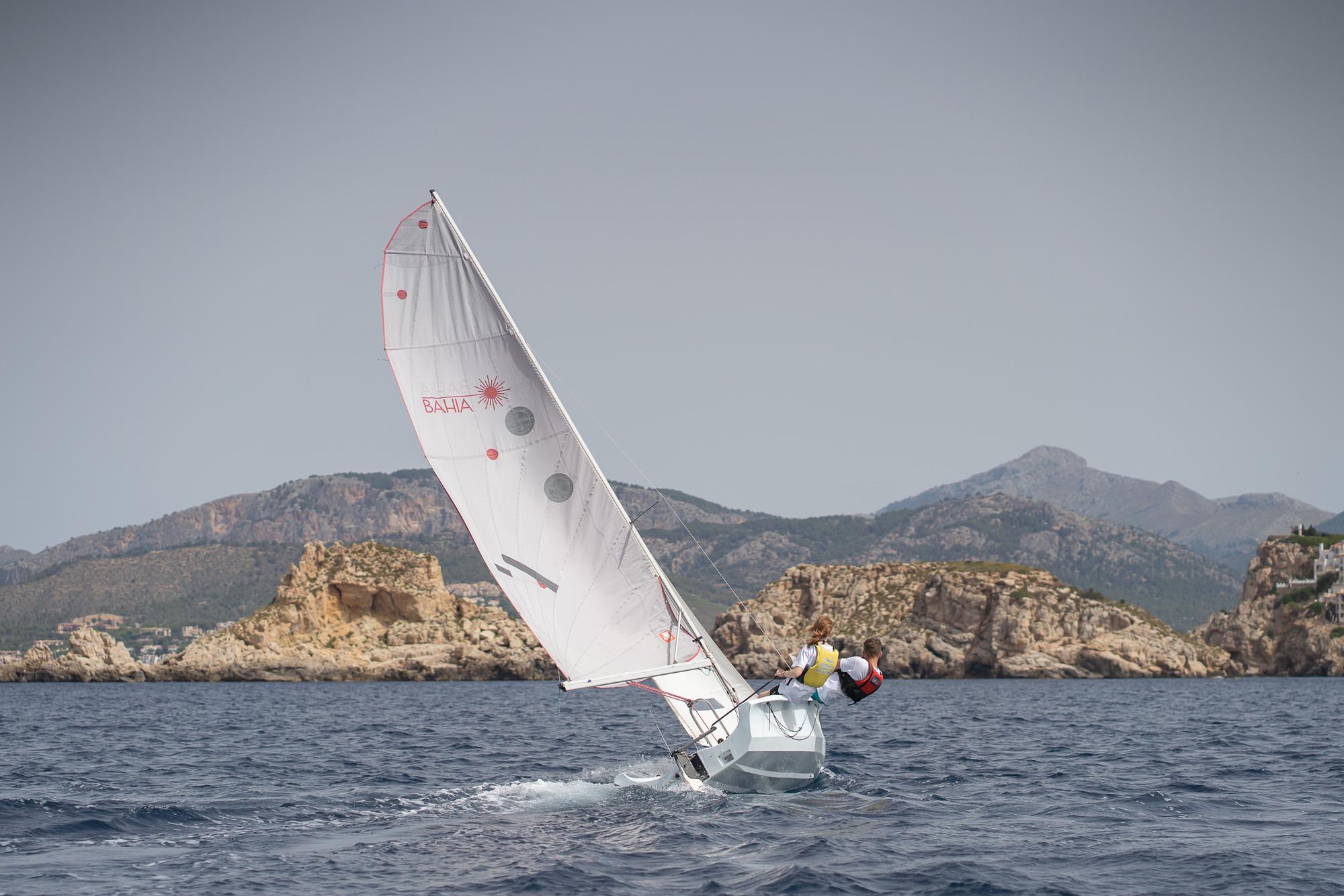 Una veintena de voluntarios participan en la jornada de limpieza del mar convocada por Club Diario de Mallorca