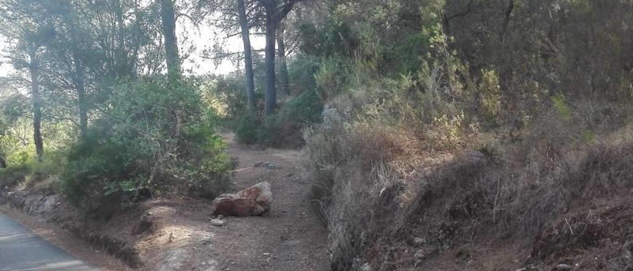 Entrada al camino desde la carretera de Puigpunyent.