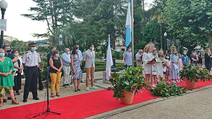Acto oficial del Día de Galicia, ayer, en la Alameda de Redondela.