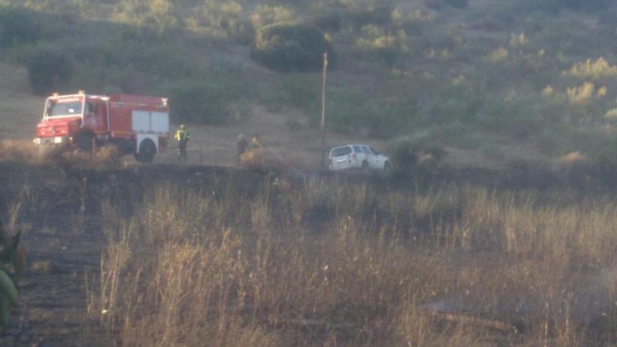 Activan el nivel 1 de peligrosidad en un incendio en Jerez de los Caballeros próximo a casas aisladas