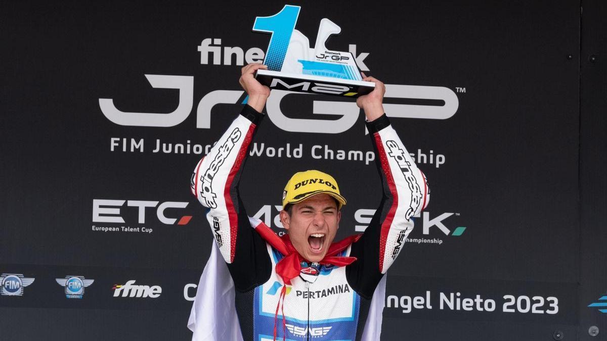 Carlos Tatay celebra su primer triunfo en el Europeo de Moto2