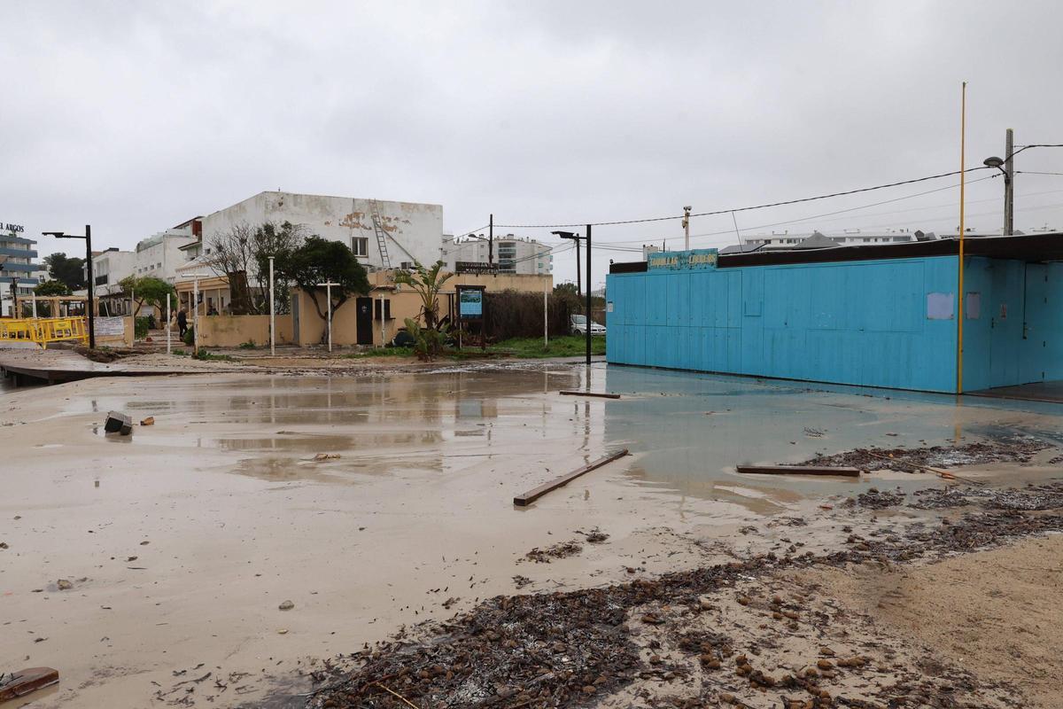El último temporal destrozó la playa de Talamanca.