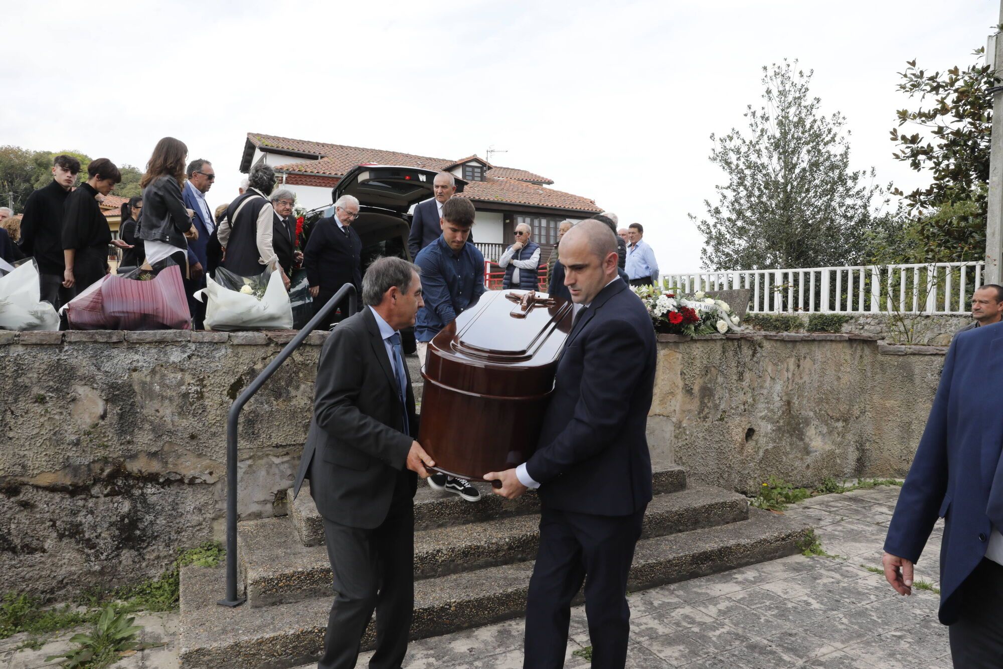 Así fue el funeral de Emilio Serrano en Ribadesella