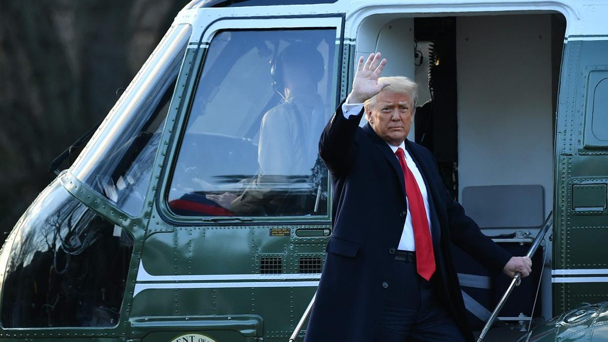 Outgoing US President Donald Trump waves as he boards Marine One at the White House in Washington  DC  on January 20  2021  - President Trump travels his Mar-a-Lago golf club residence in Palm Beach  Florida  and will not attend the inauguration for President-elect Joe Biden  (Photo by MANDEL NGAN   AFP)