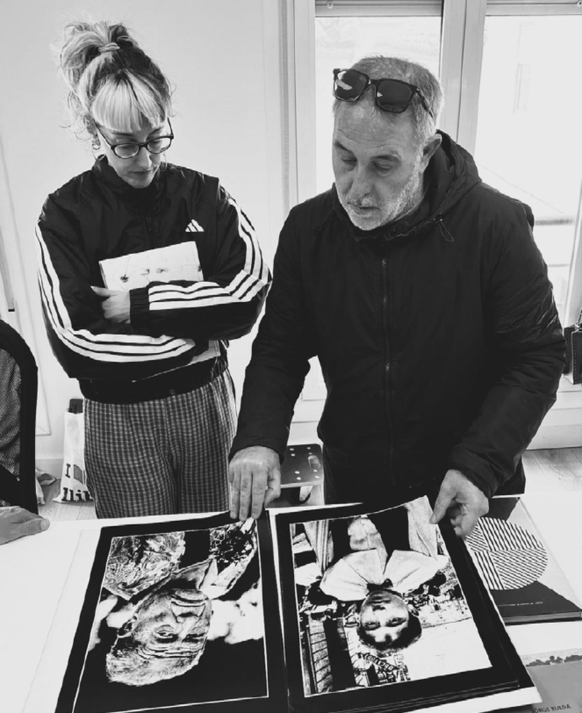 Maria Medina-Vicent amb Julián Barón en una de les sessions del curs 'Contar amb imatges'.