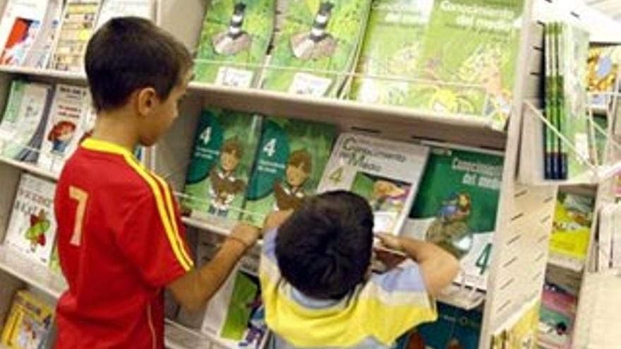 Los libros de texto suben un 3,8% y el gasto por alumno supera los 100 euros