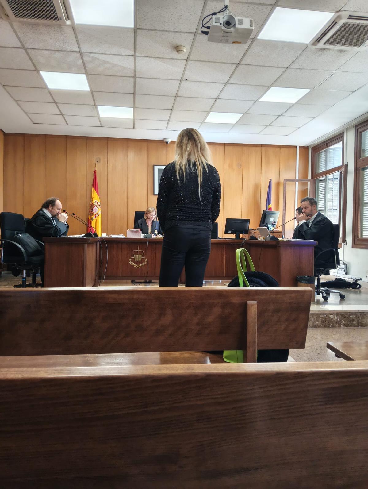 La mujer condenada, ayer durante el juicio en Palma.