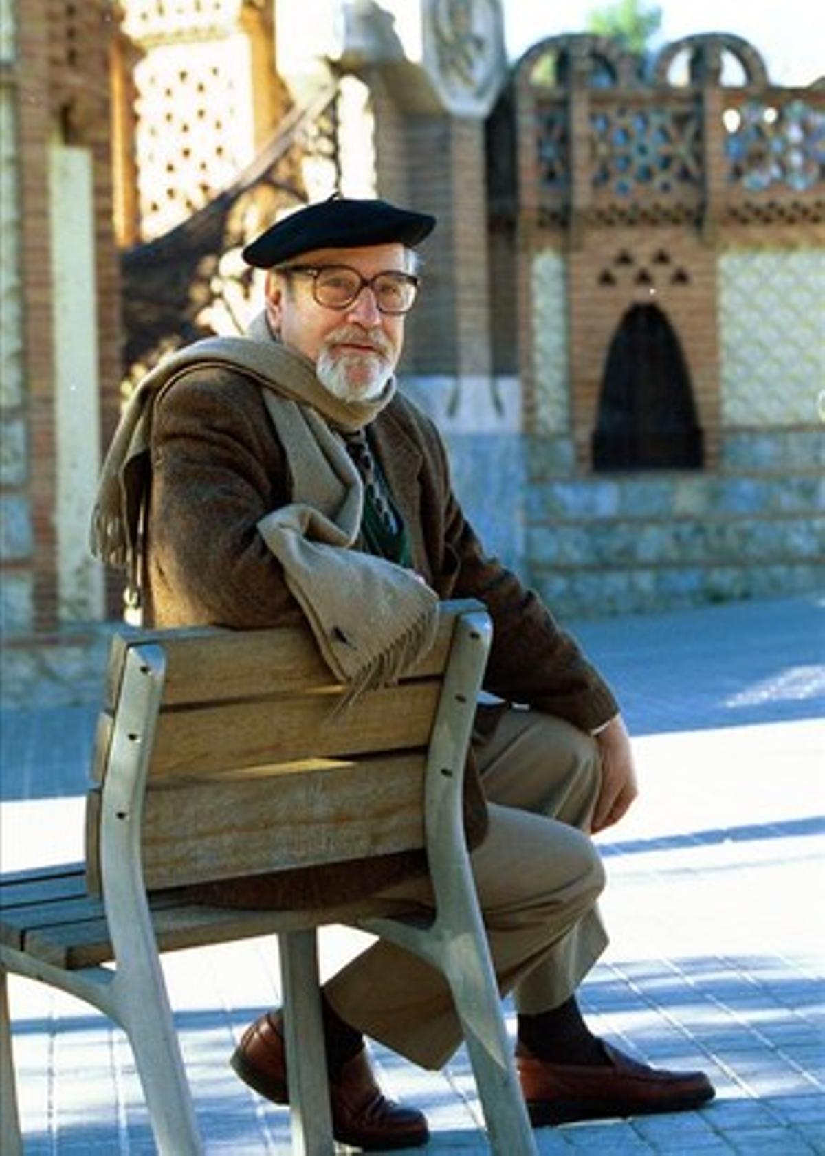 Joan Bassegoda, a la càtedra Gaudí, el 2002. Joan Bassegoda, a la càtedra Gaudí, el 2002.
