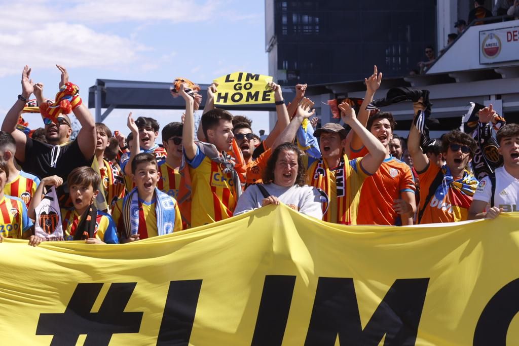 La afición del Valencia CF ante el Elche