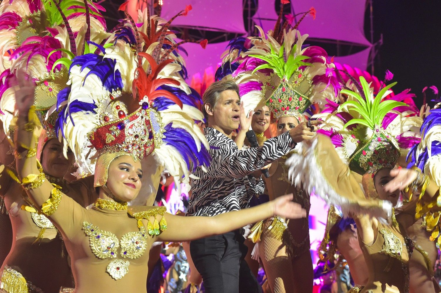 La Gala de la Reina del Carnaval de Las Palmas de Gran Canaria, presentadores, público y actuaciones