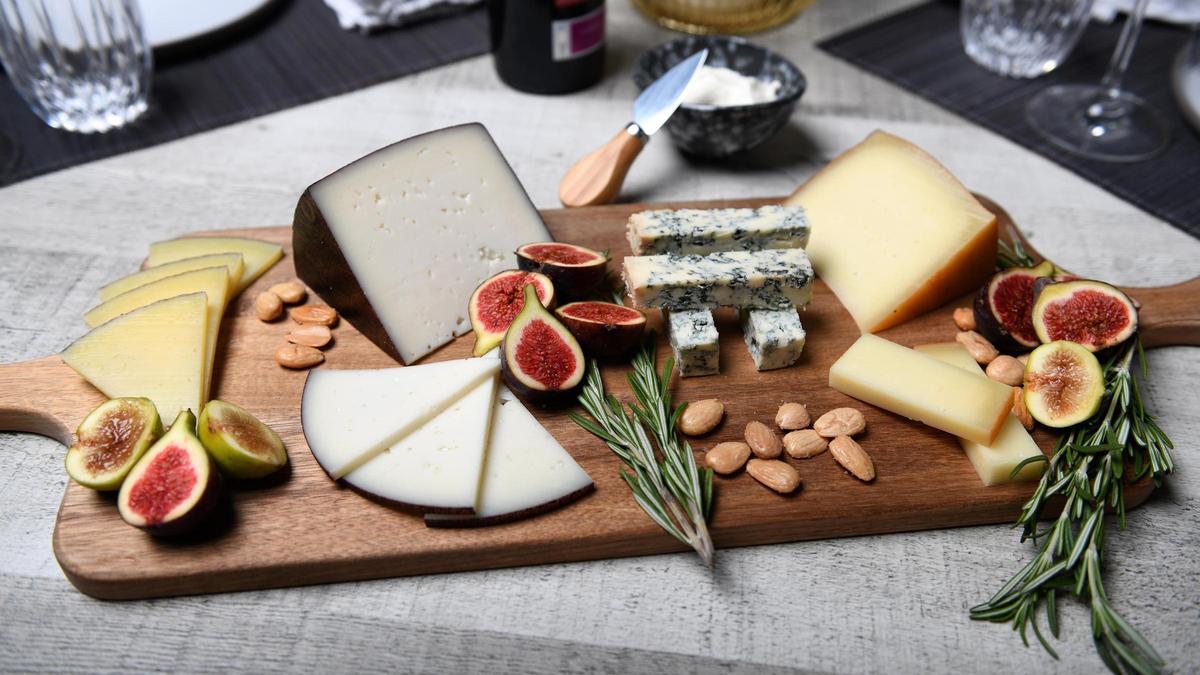 El truco para cortar cada tipo de queso y aprovecharlo mejor-