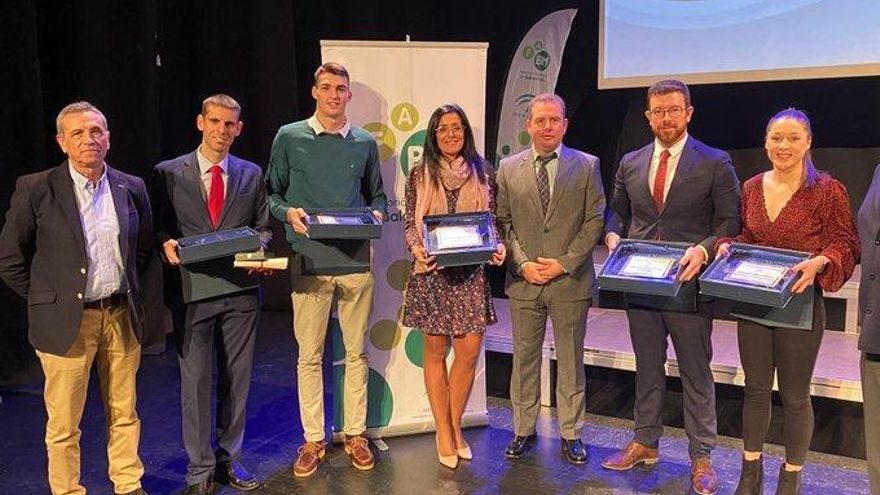 Imagen de los malagueños premiados en la Gala Anual del balonmano andaluz en Almuñécar