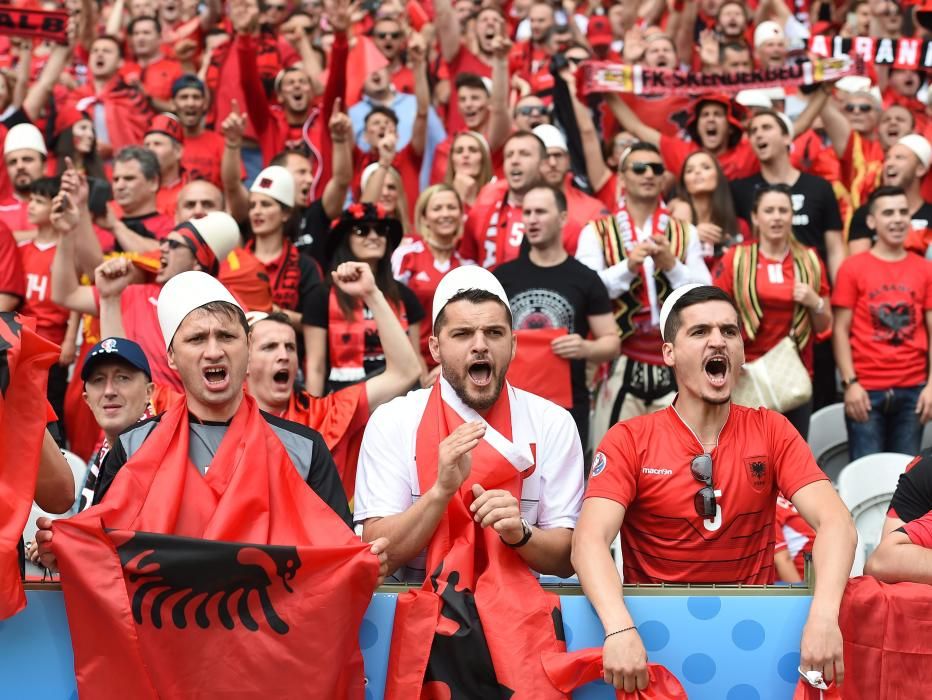Imágenes del partido Albania - Suiza.