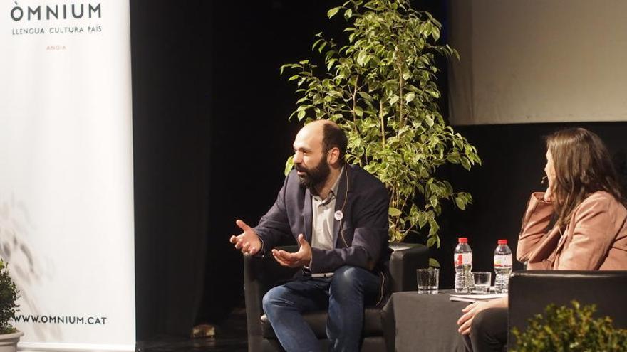 Marcel Mauri conversant de país amb Marina Llansana