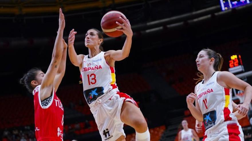 Tamara Abalde, durante el último amistoso ante Turquía. // FEB