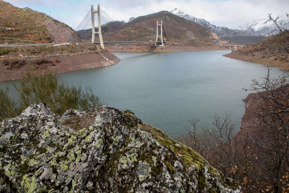 Así está el pantano de Barrios de Luna