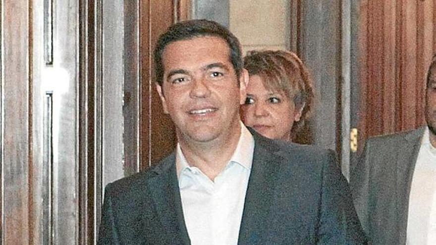 Alexis Tsipras va presentar ahir la seva renúncia com a primer ministre