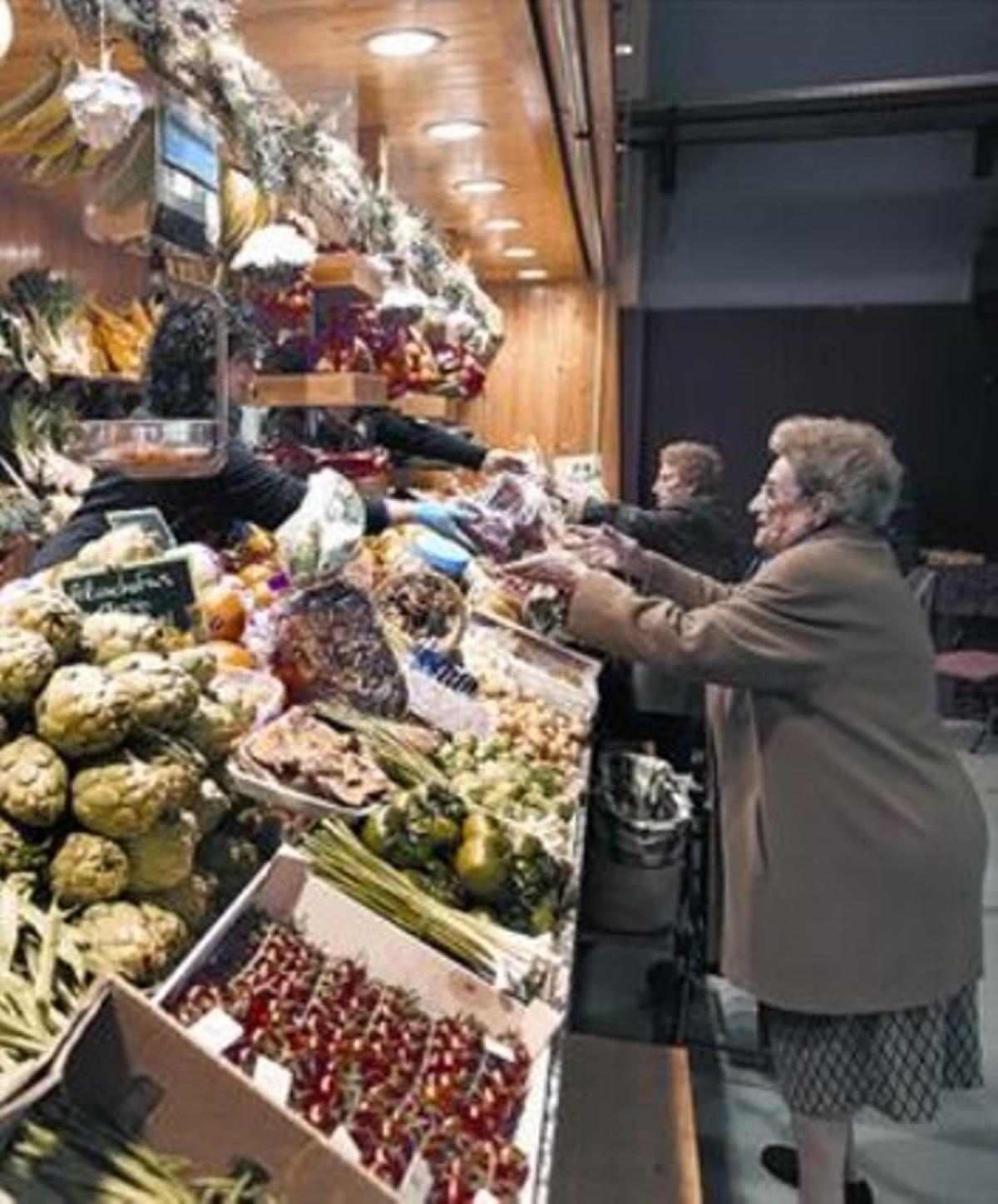 Verdures, a la parada 36 del mercat de Santa Eulàlia de l’Hospitalet. Verdures, a la parada 36 del mercat de Santa Eulàlia de l’Hospitalet.