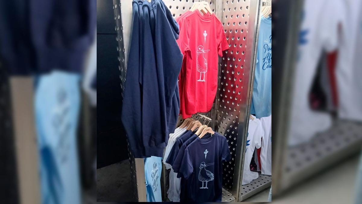 Las camisetas con la gaviota fotografiada en Vigo con un cuchillo en su pico.